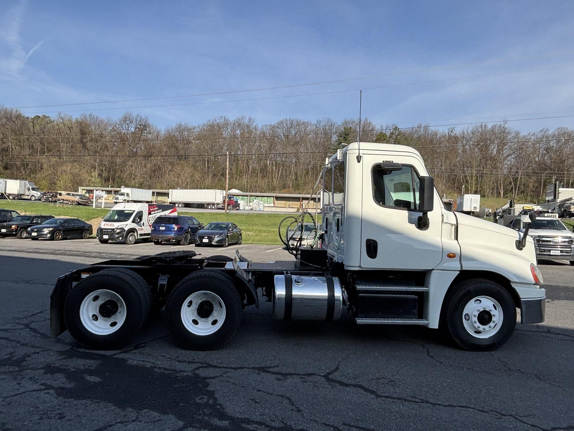2016 Freightliner Cascadia — photo 6