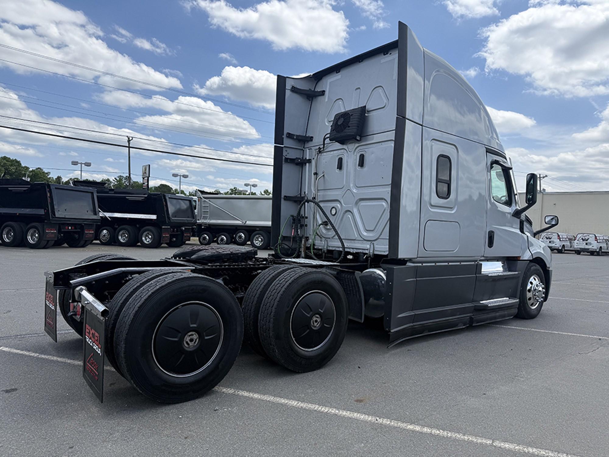 2023 Freightliner Cascadia — photo 4