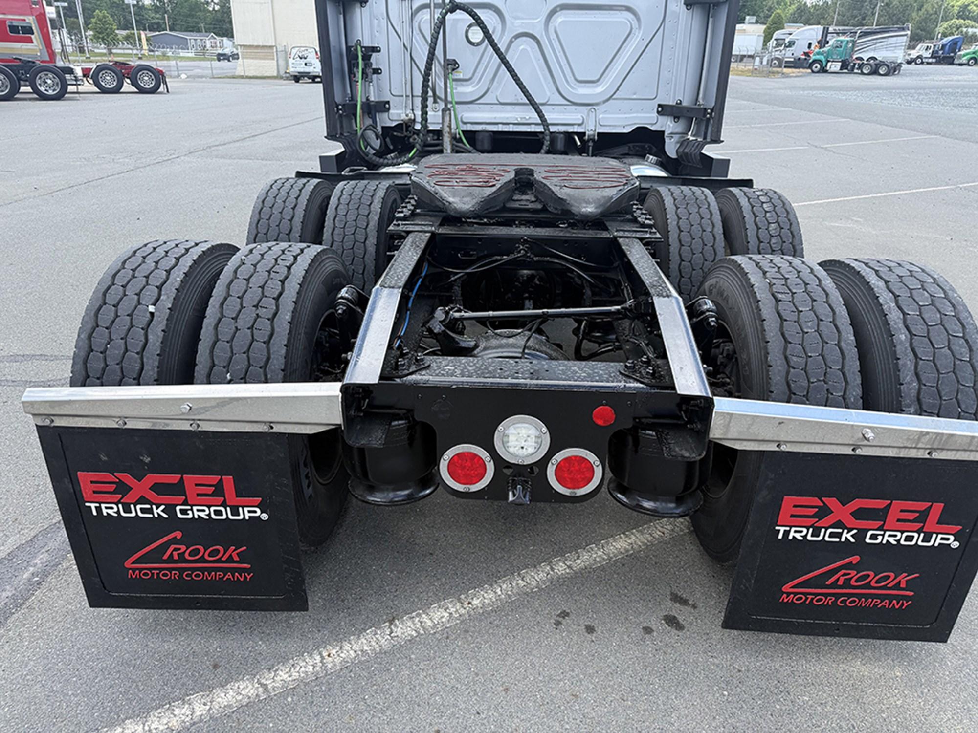 2023 Freightliner Cascadia — photo 5