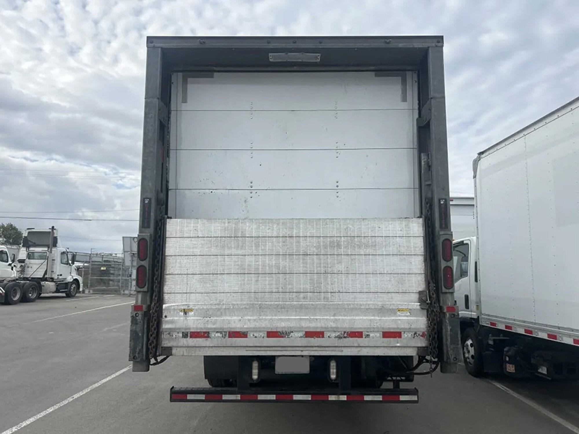 2018 Freightliner eM2 — photo 3