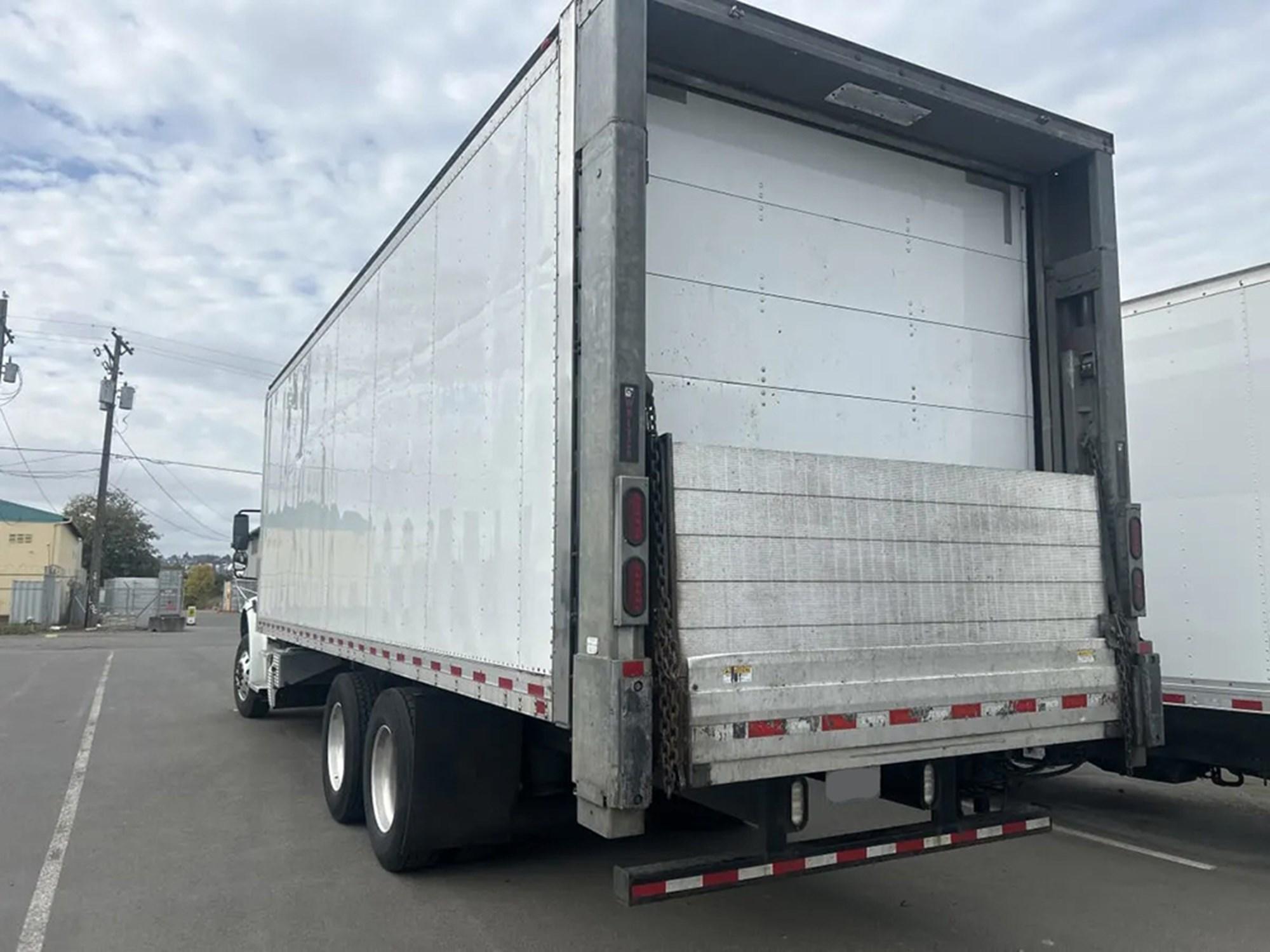 2018 Freightliner eM2 — photo 4