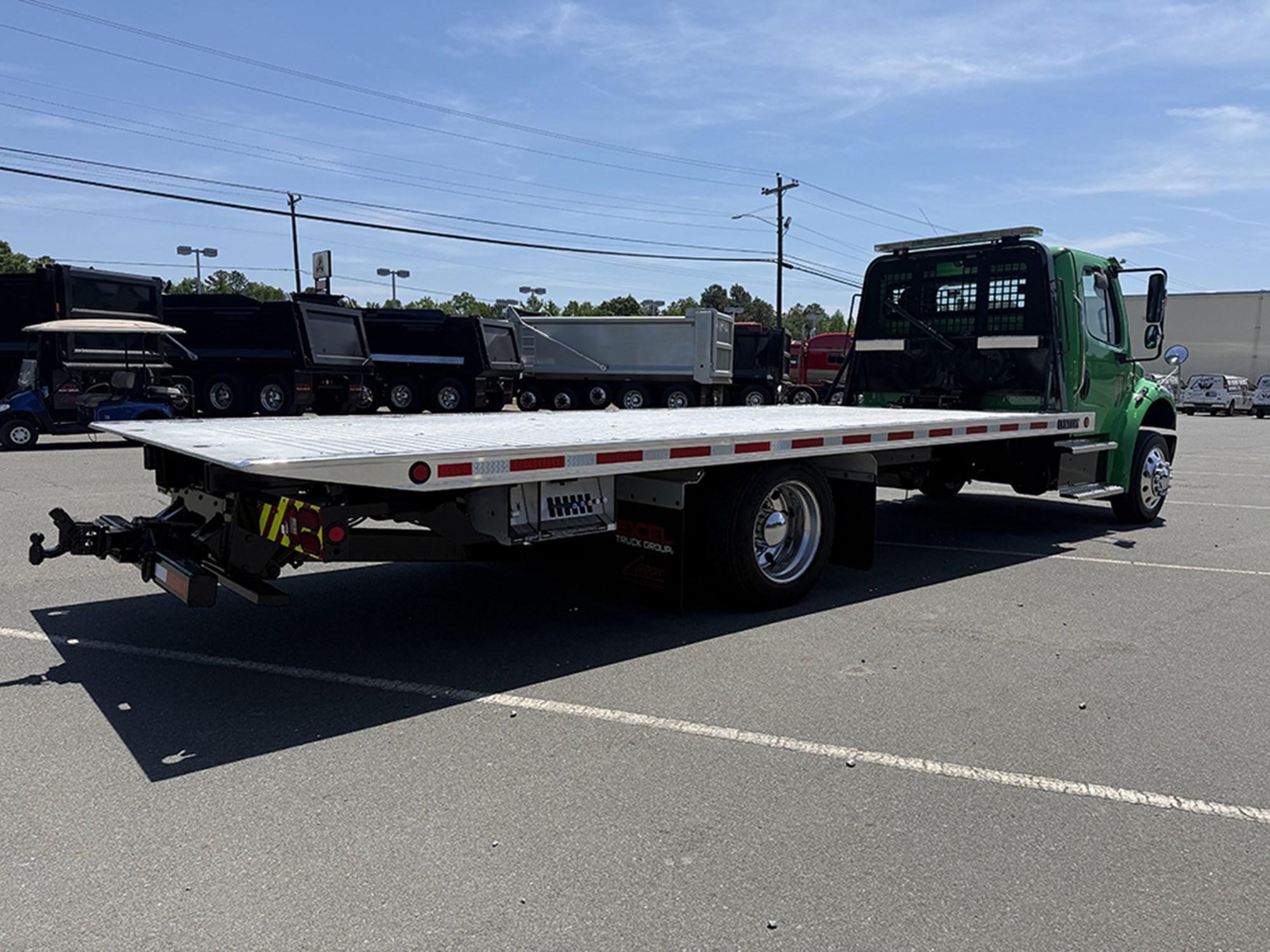 2019 Freightliner M2 106 — photo 4