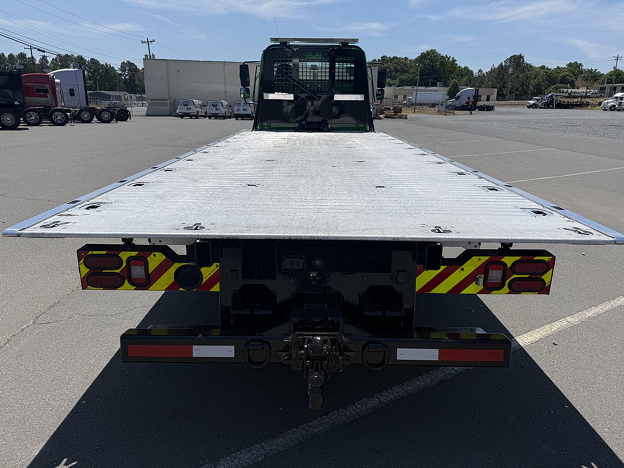 2019 Freightliner M2 106 — photo 5