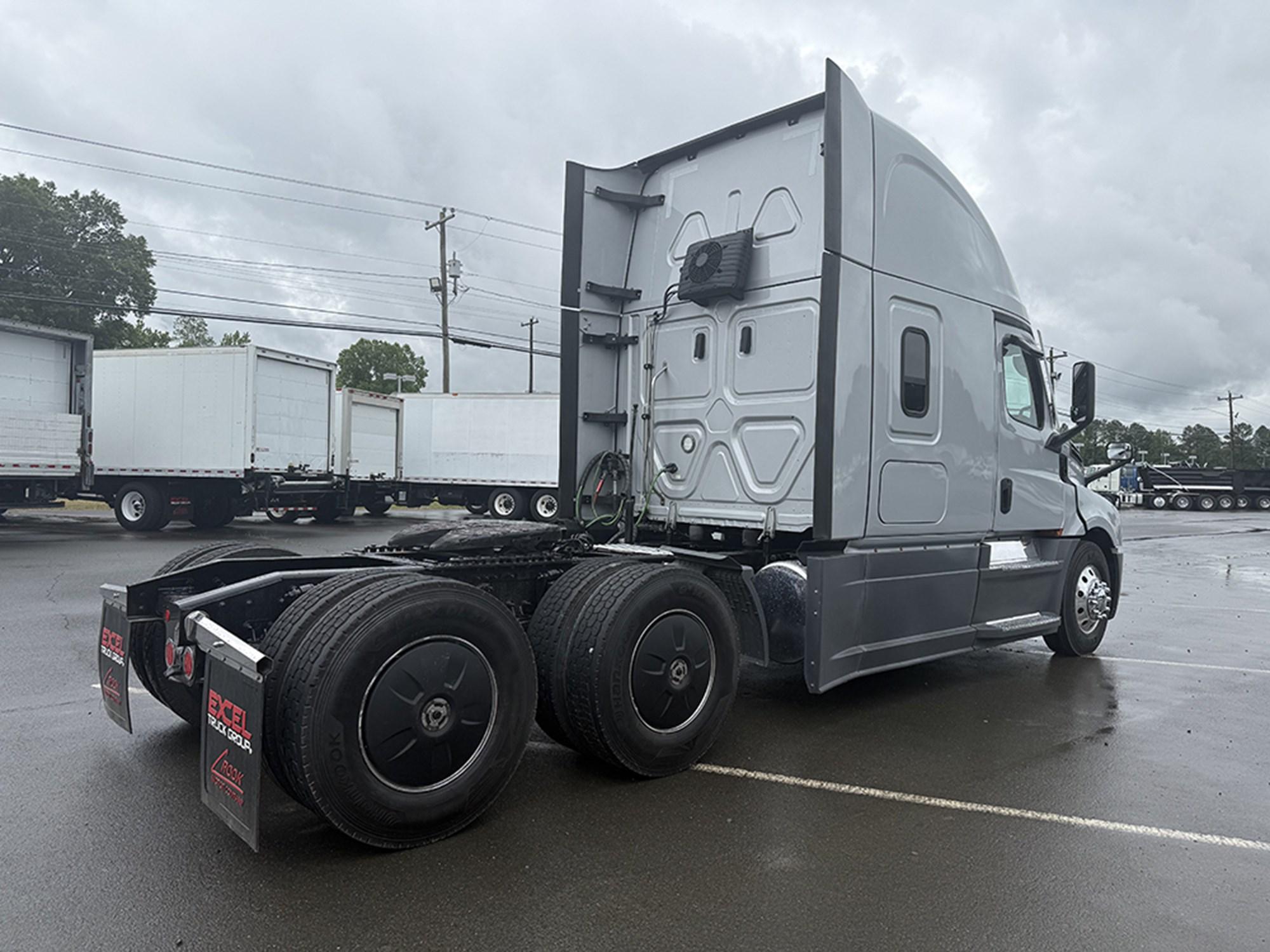 2023 Freightliner Cascadia — photo 4
