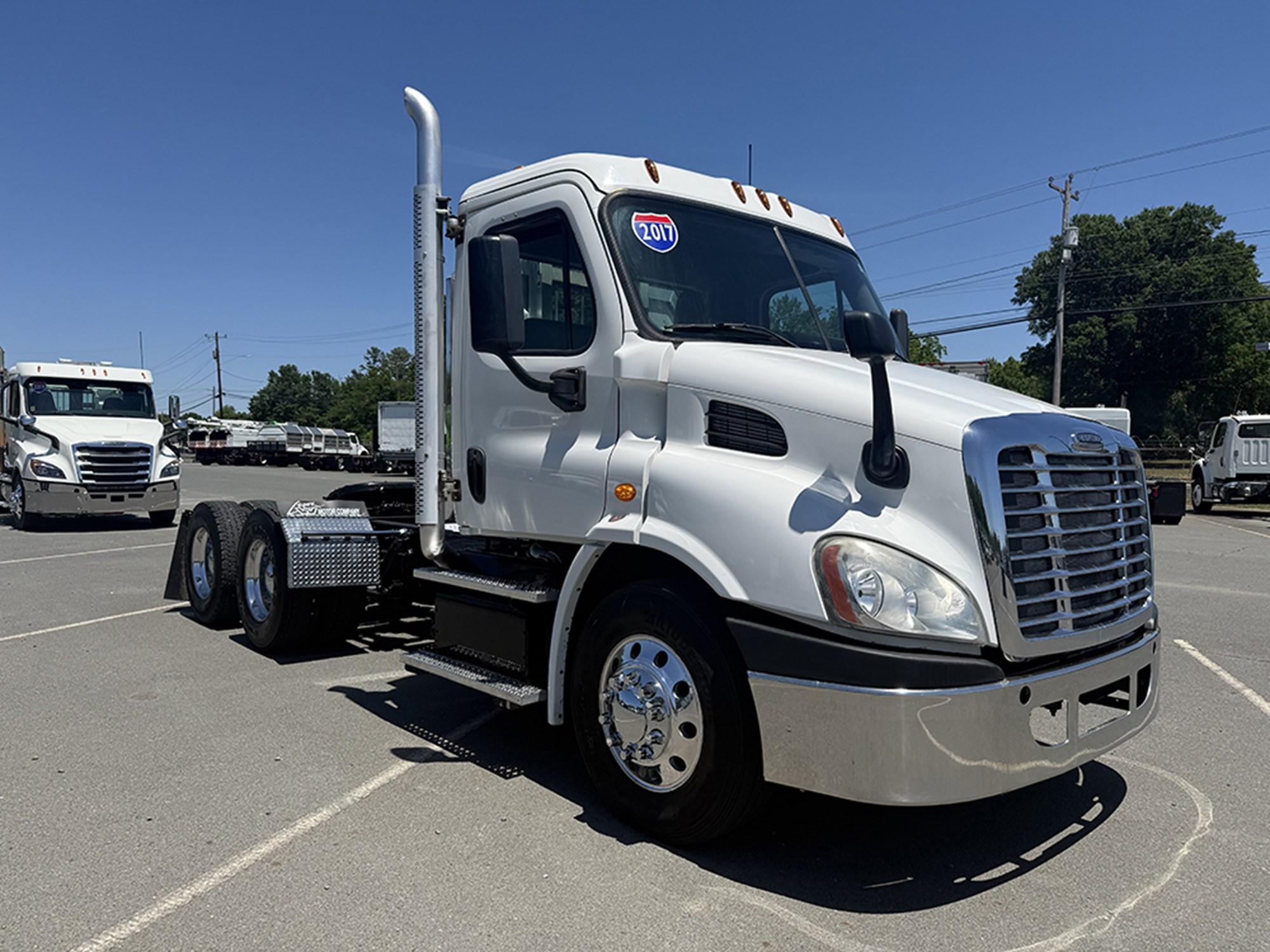 2017 Freightliner Cascadia — photo 2
