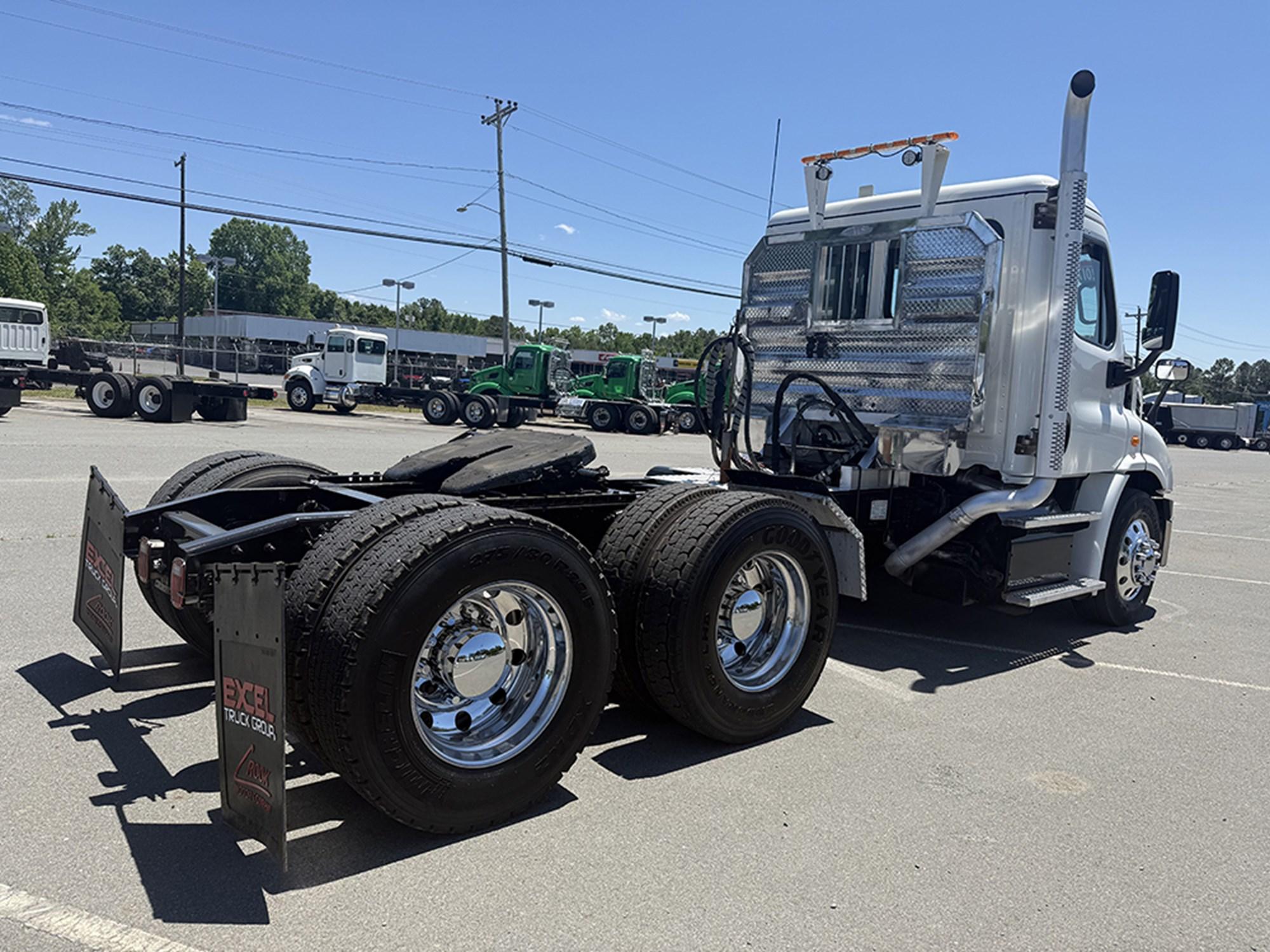 2017 Freightliner Cascadia — photo 4