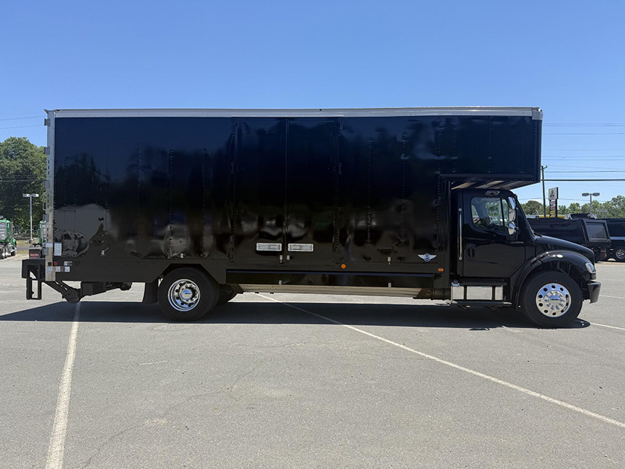 2019 Freightliner eM2 — photo 3
