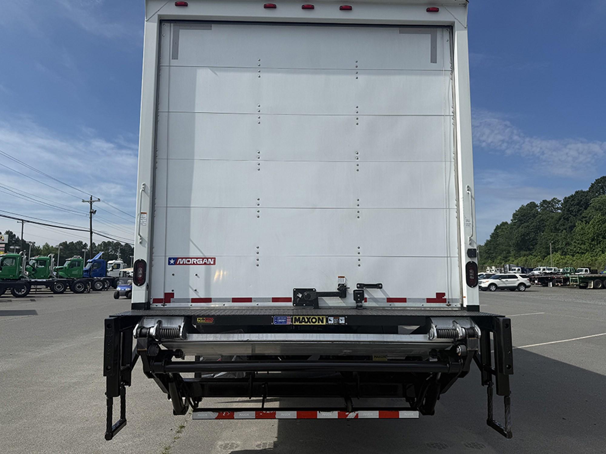 2018 Freightliner eM2 — photo 5