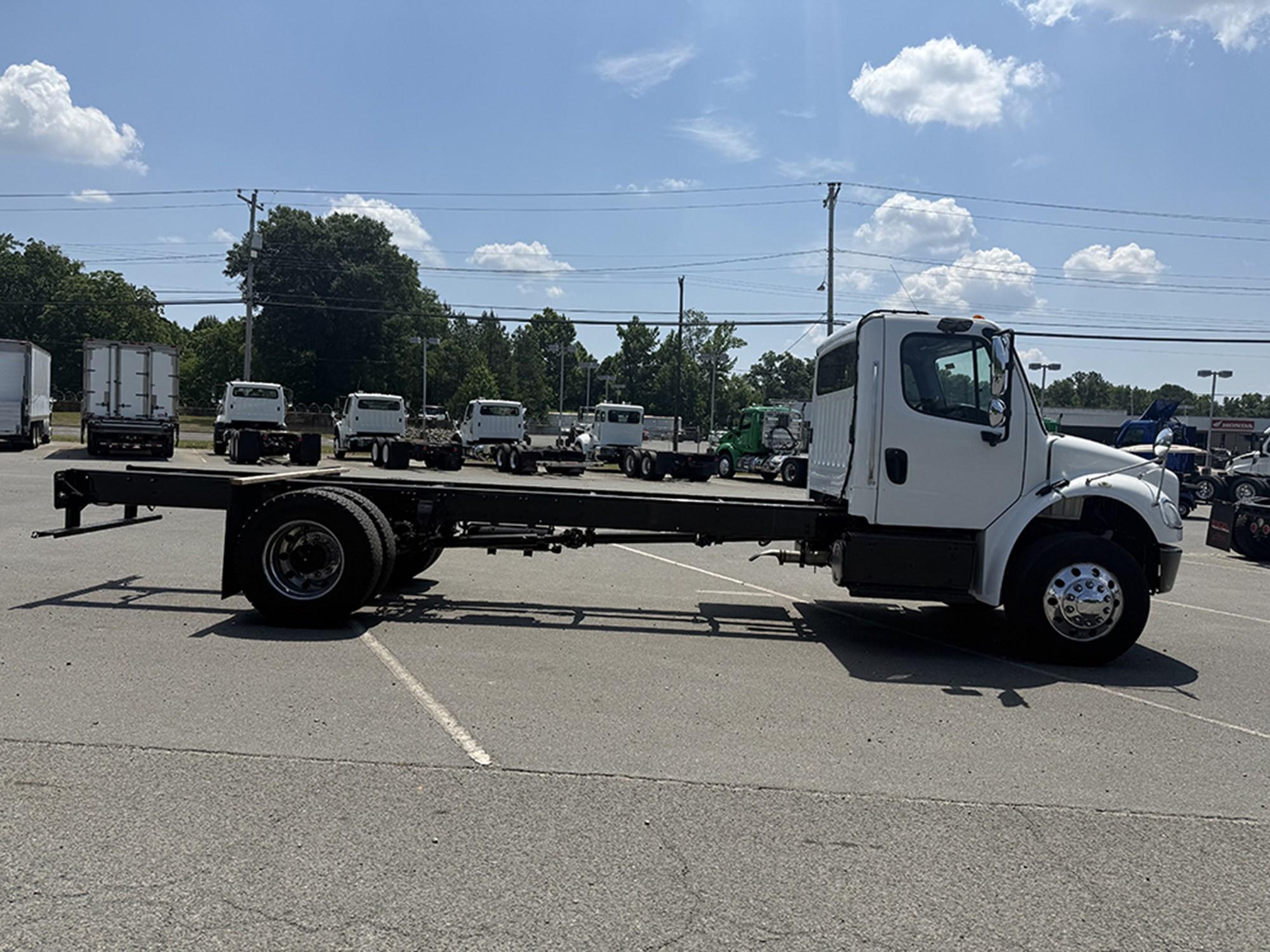 2020 Freightliner eM2 — photo 3