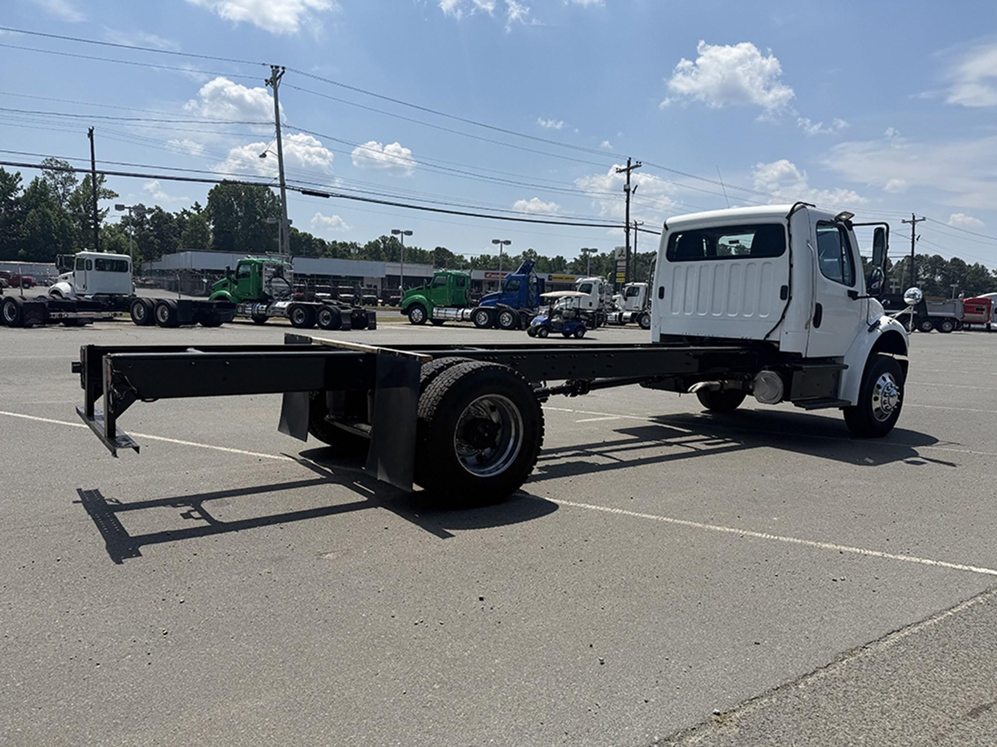 2020 Freightliner eM2 — photo 4