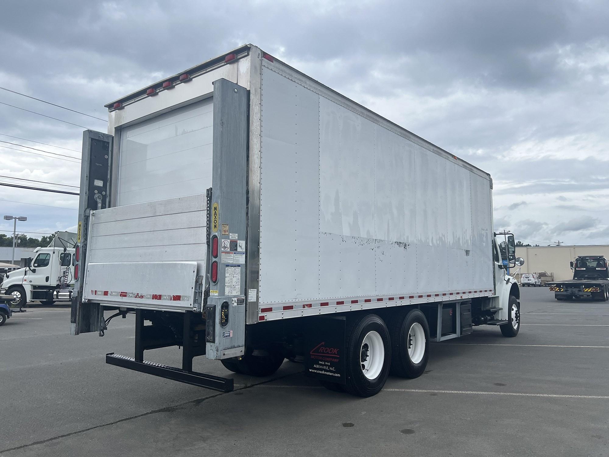 2018 Freightliner M2 106 in Albuquerque, NM — photo 5
