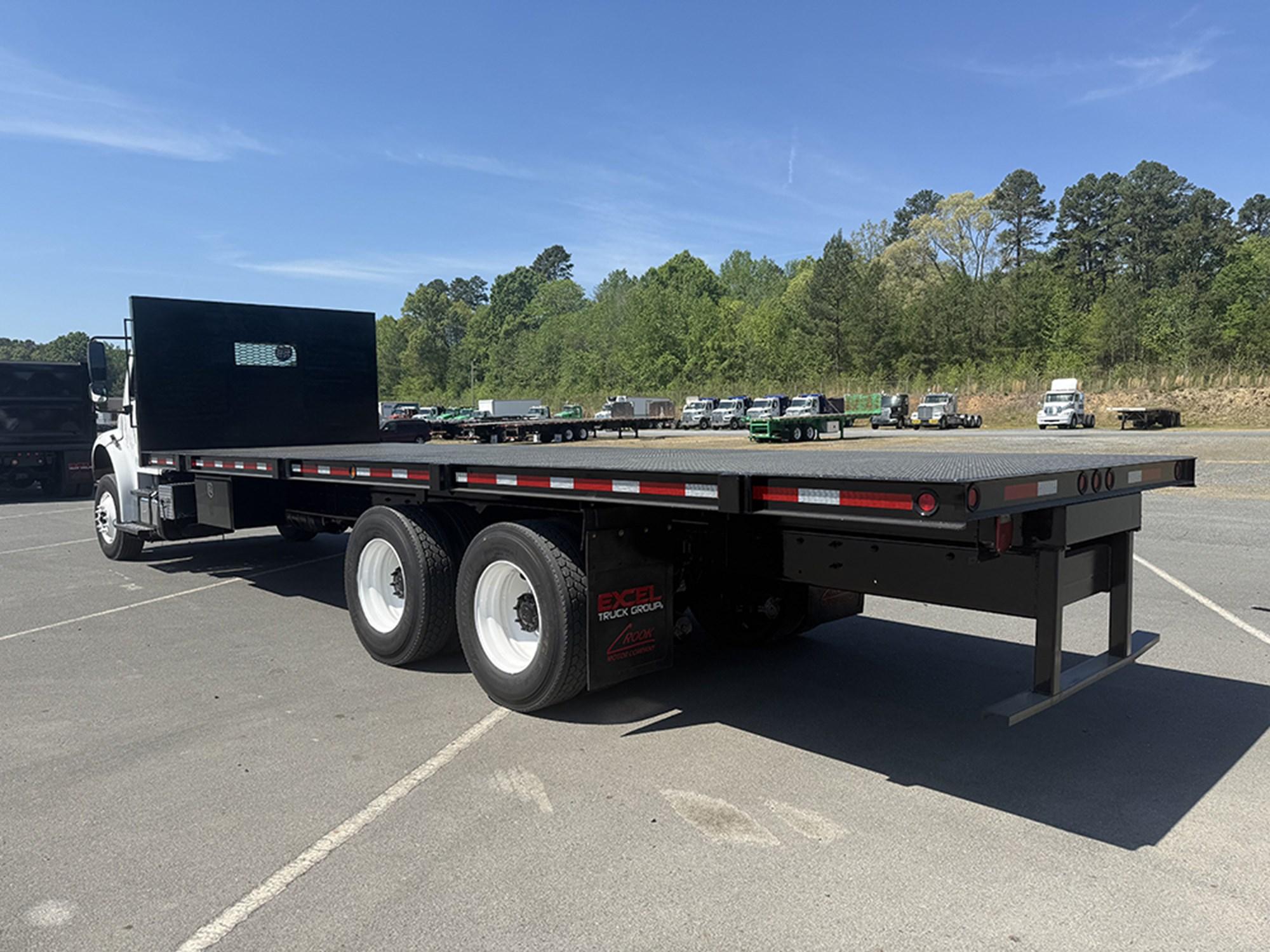 2018 Freightliner M2 106 — photo 6