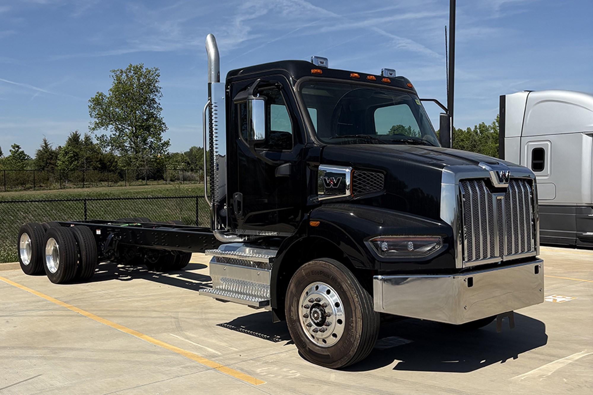 2025 Western Star 47X — photo 2