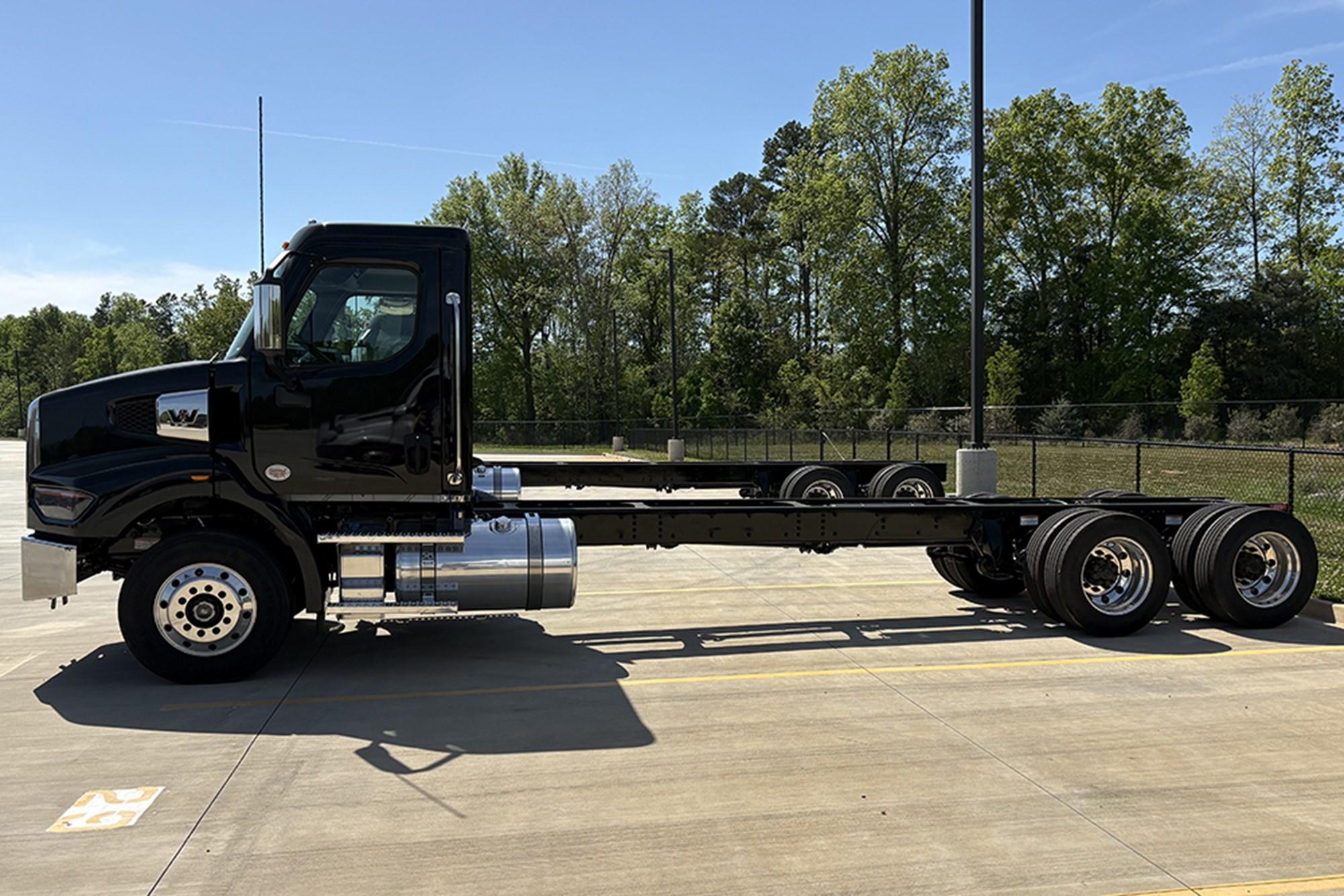 2025 Western Star 47X — photo 3