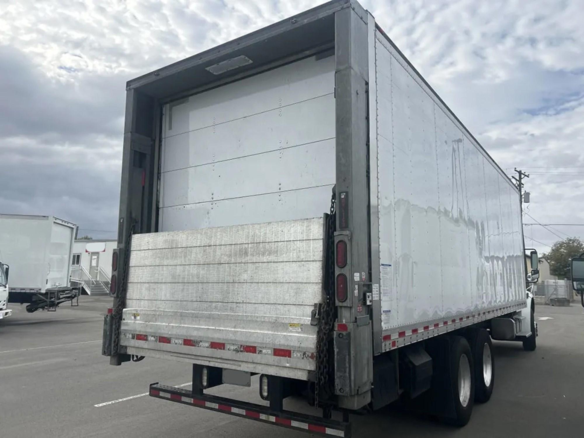 2018 Freightliner eM2 — photo 5