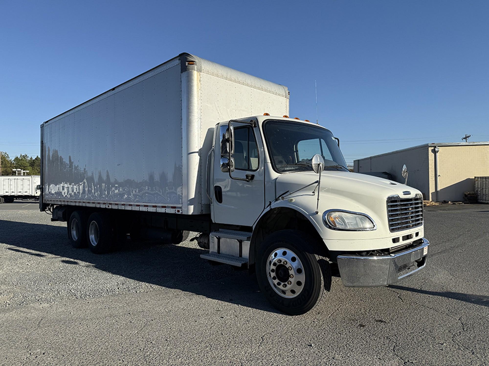 2018 Freightliner eM2 — photo 2