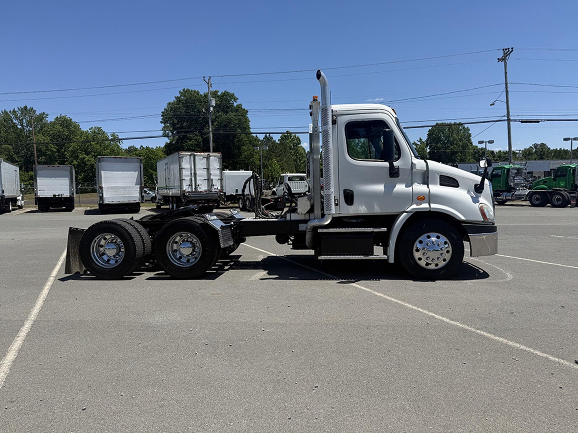 2017 Freightliner Cascadia — photo 3