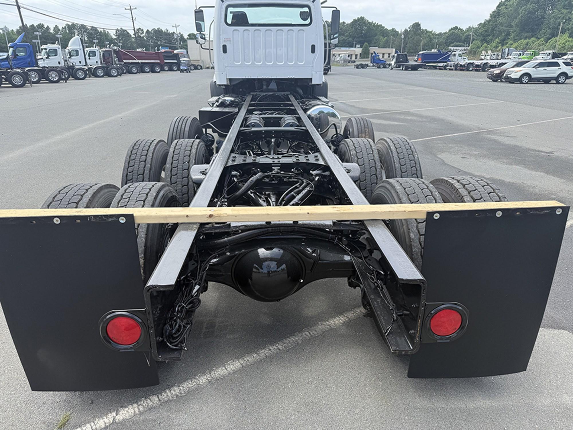 2016 Freightliner 108SD — photo 5