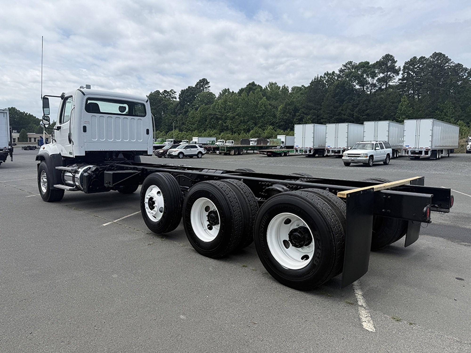 2016 Freightliner 108SD — photo 6