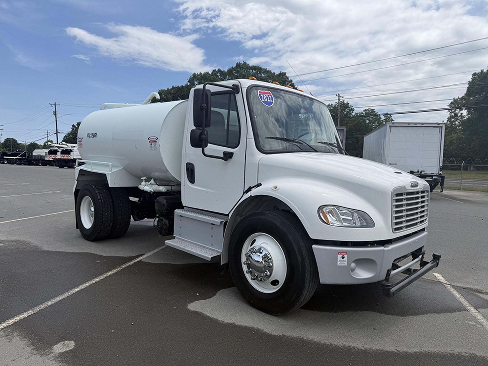 2022 Freightliner eM2 — photo 2