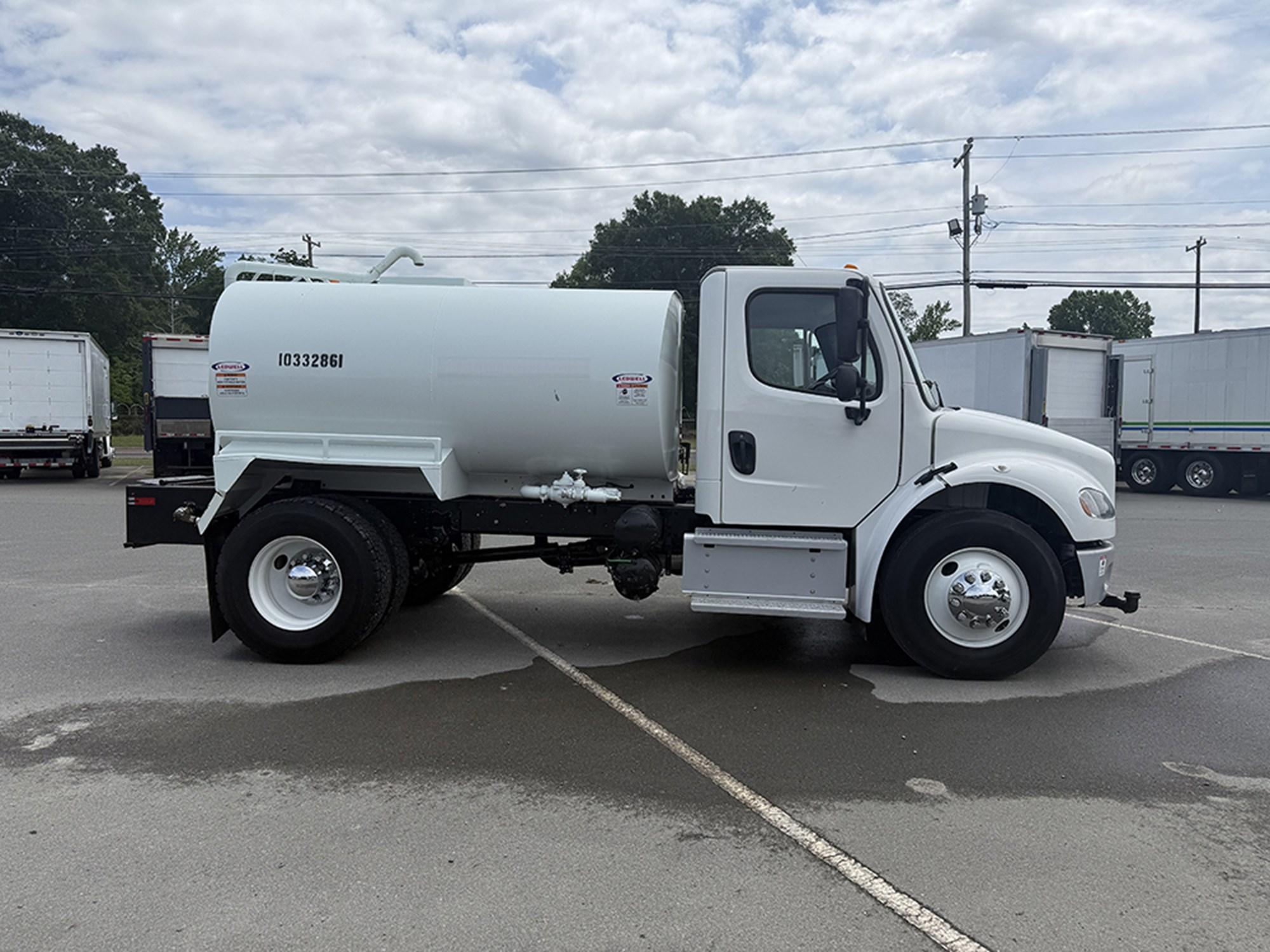 2022 Freightliner eM2 — photo 3