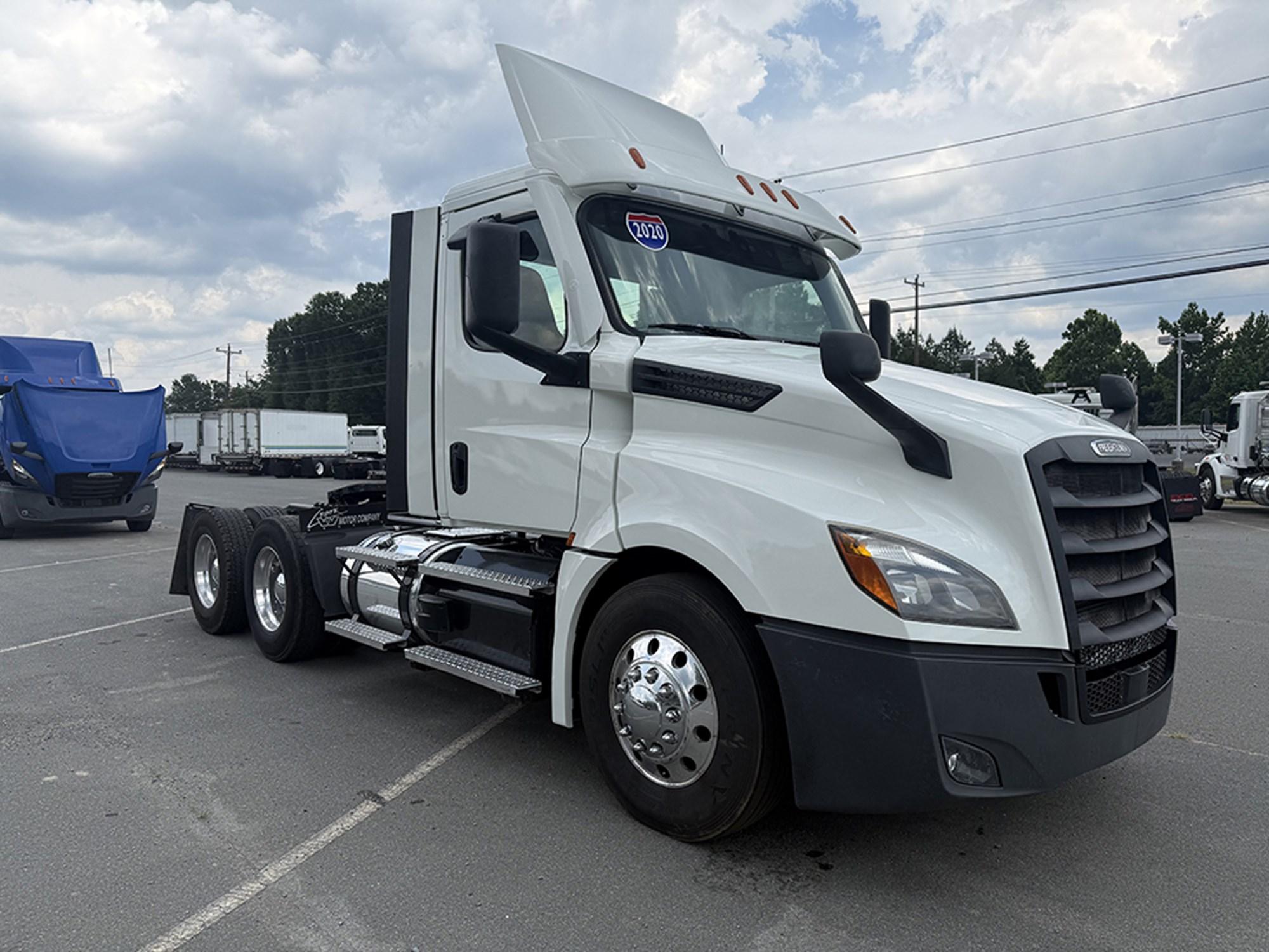 2020 Freightliner Cascadia — photo 2
