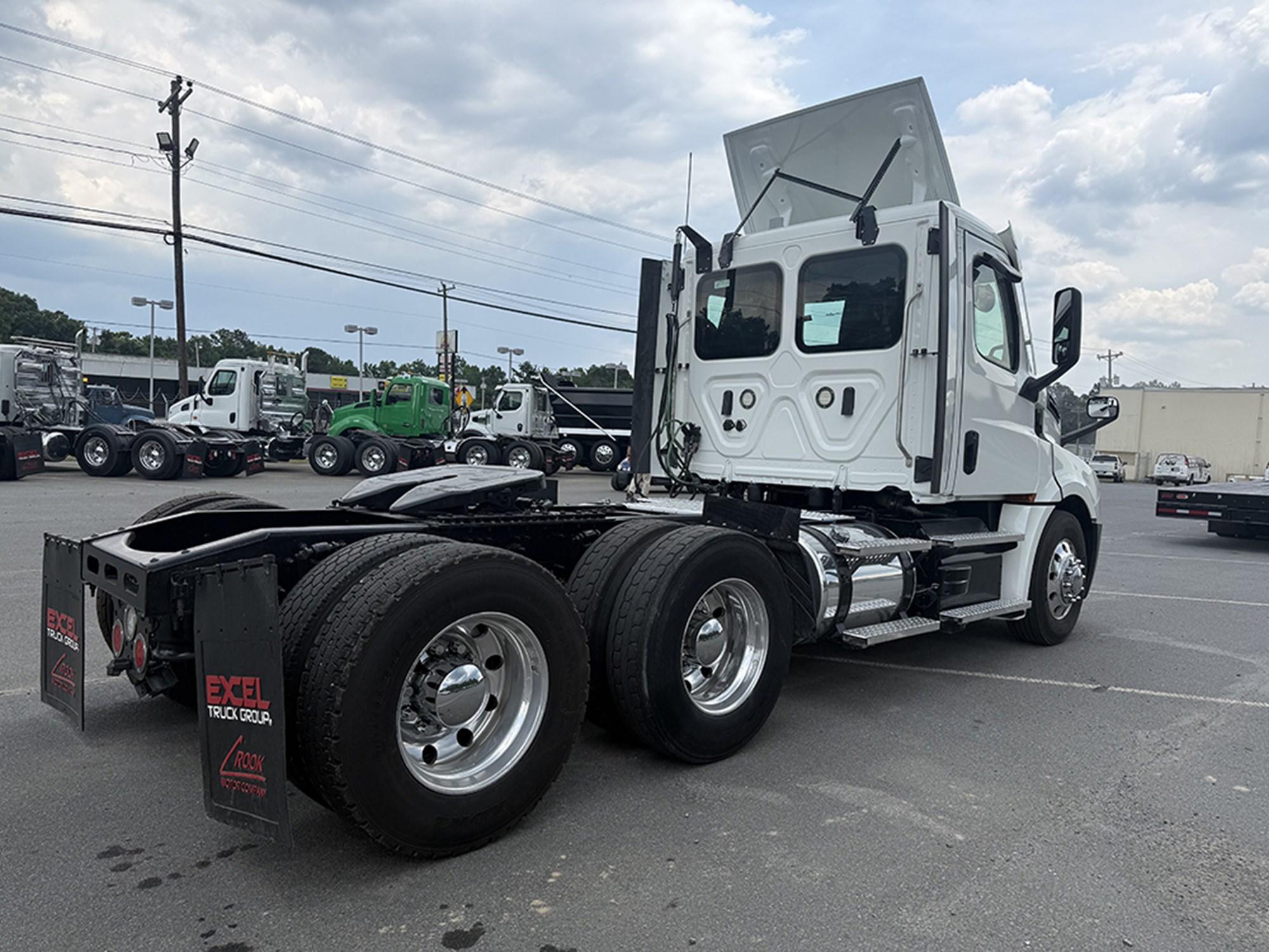 2020 Freightliner Cascadia — photo 4