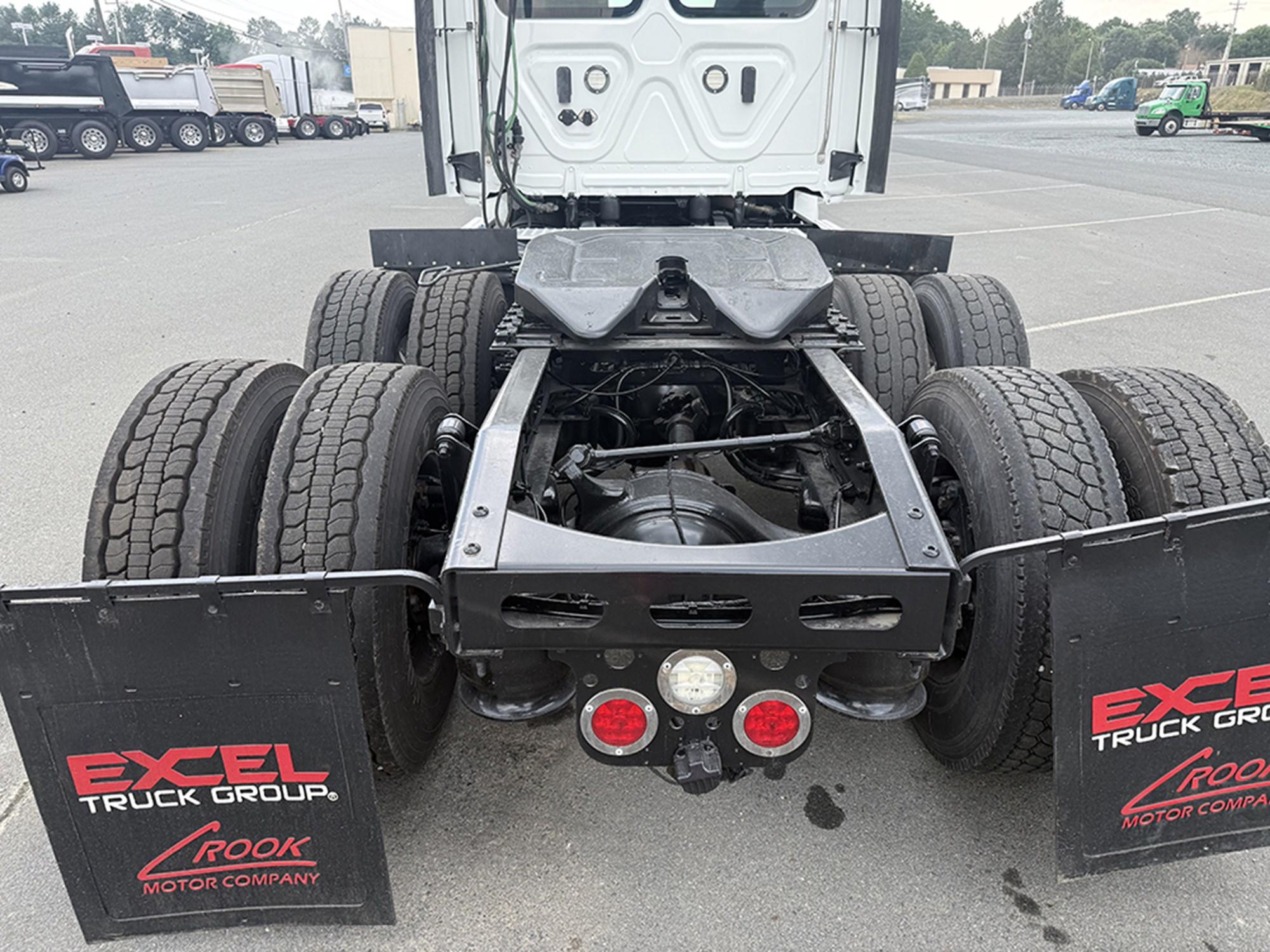 2020 Freightliner Cascadia — photo 5