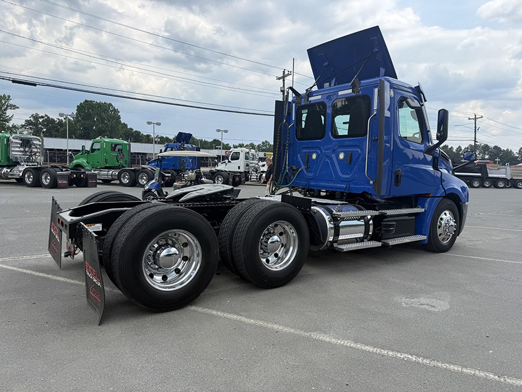 2020 Freightliner Cascadia — photo 4