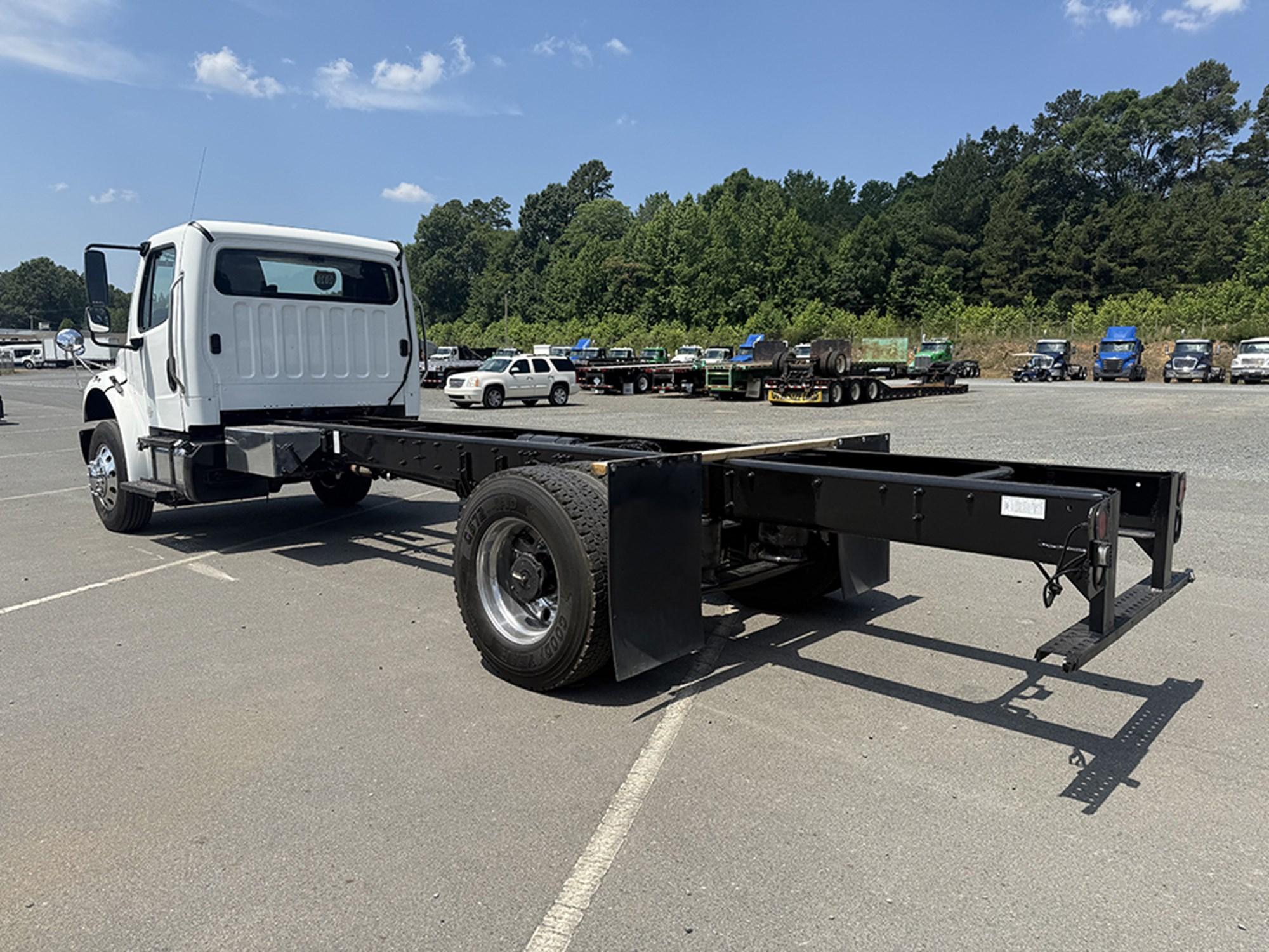 2020 Freightliner eM2 — photo 6