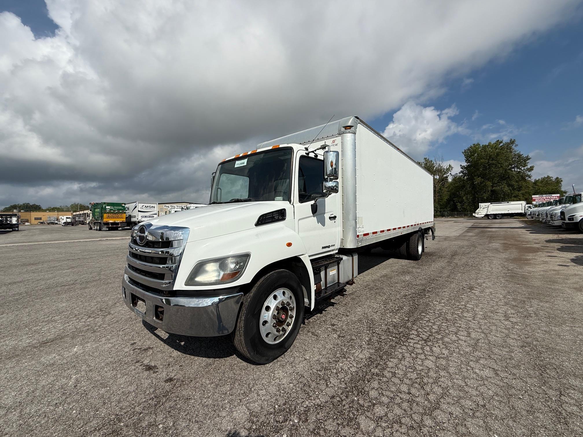 2017 Hino 268 — photo 5