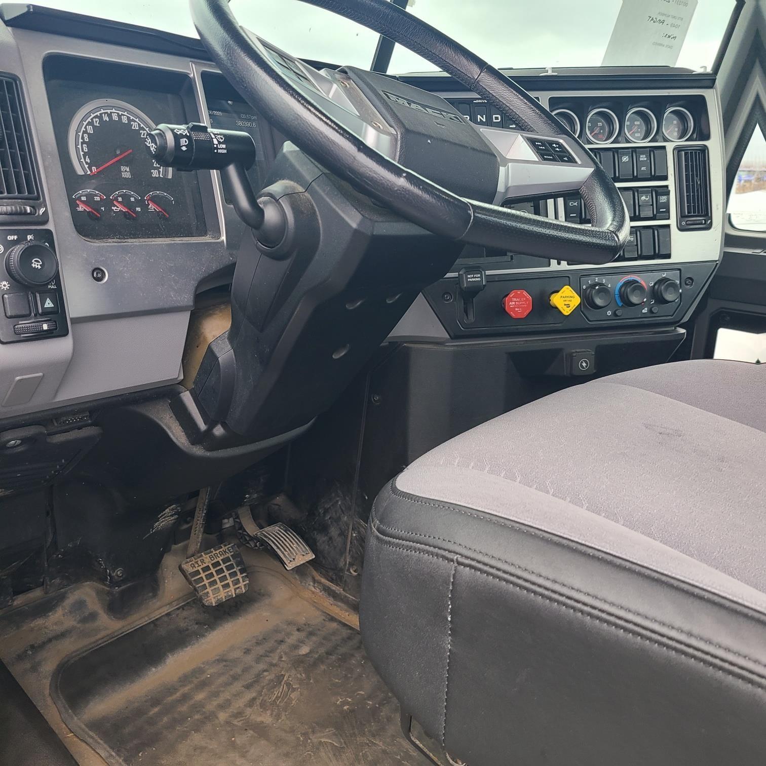 2019 Mack Anthem — photo 5