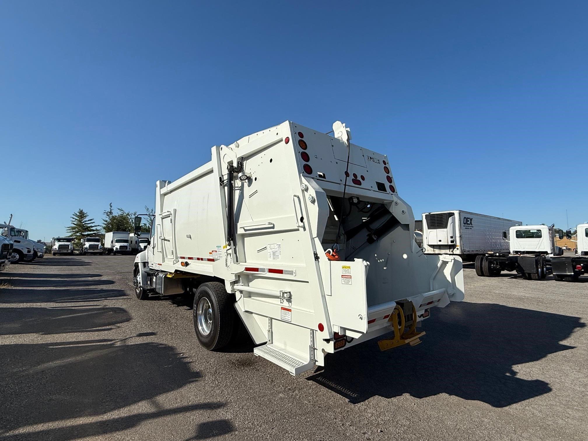 2025 Hino L7 — photo 4