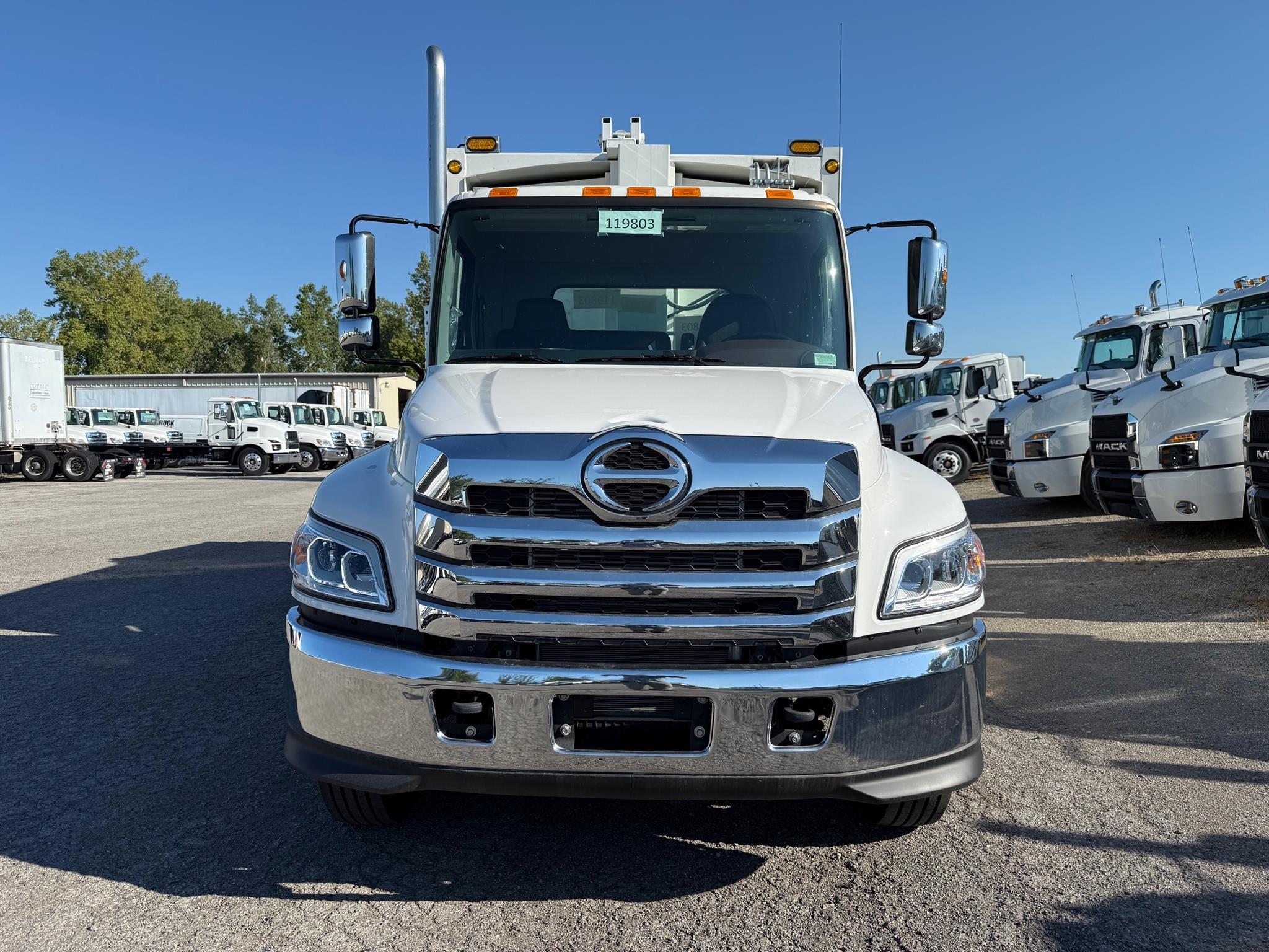 2025 Hino L7 — photo 5