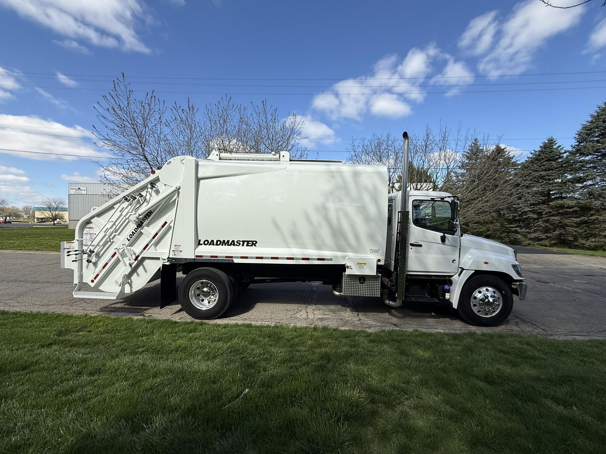 2024 Hino L7 — photo 4