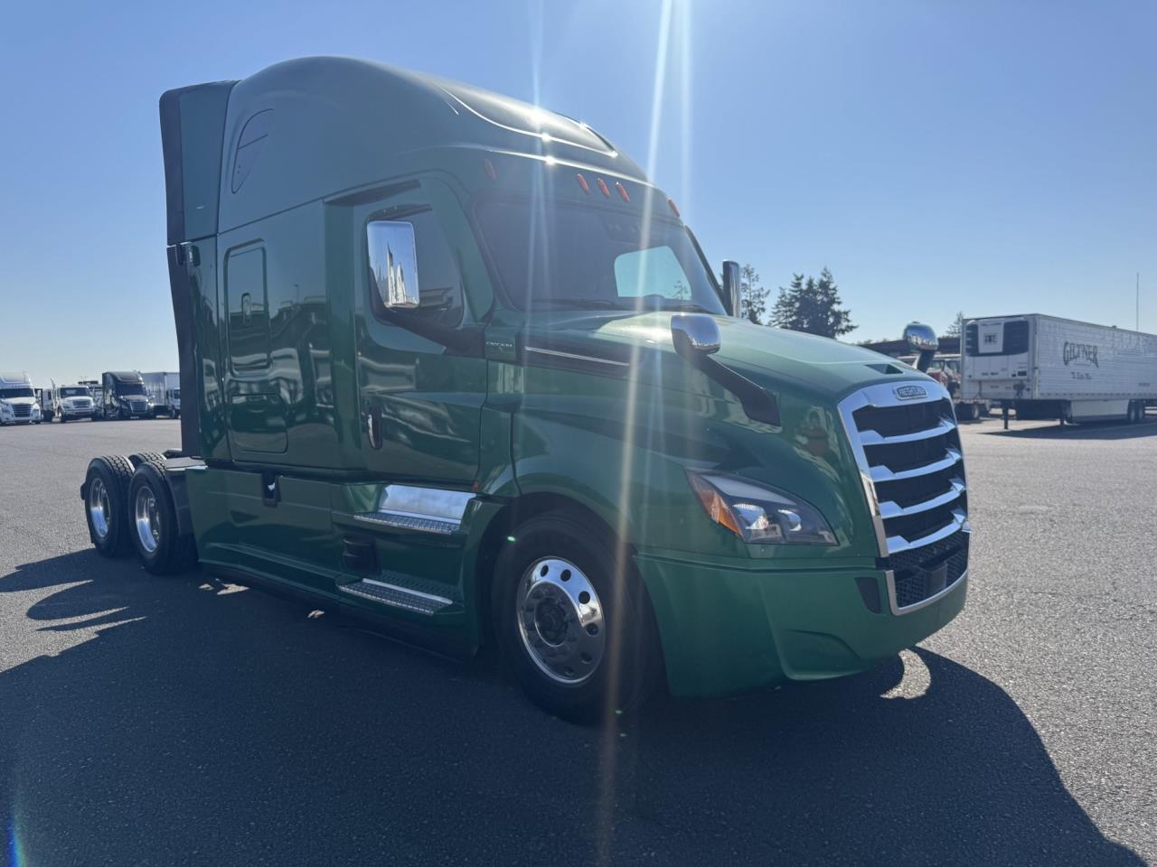 2022 Freightliner Cascadia in Pacific, WA — photo 5