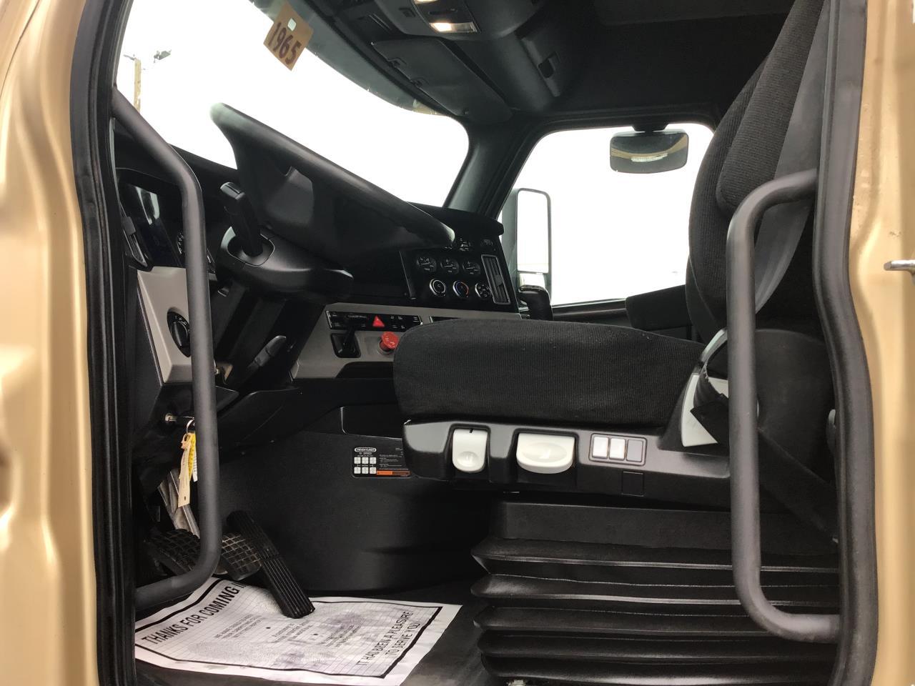 2019 Freightliner Cascadia in Spokane, WA — photo 6