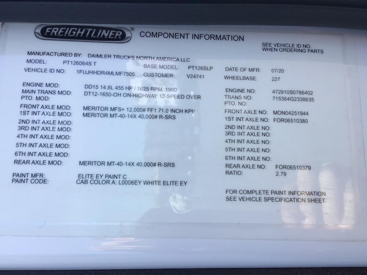 2021 Freightliner Cascadia in Pacific, WA — photo 5