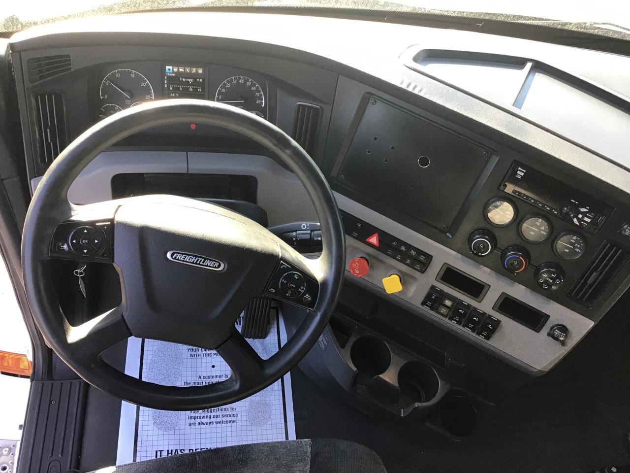 2020 Freightliner Cascadia in Ridgefield, WA — photo 6