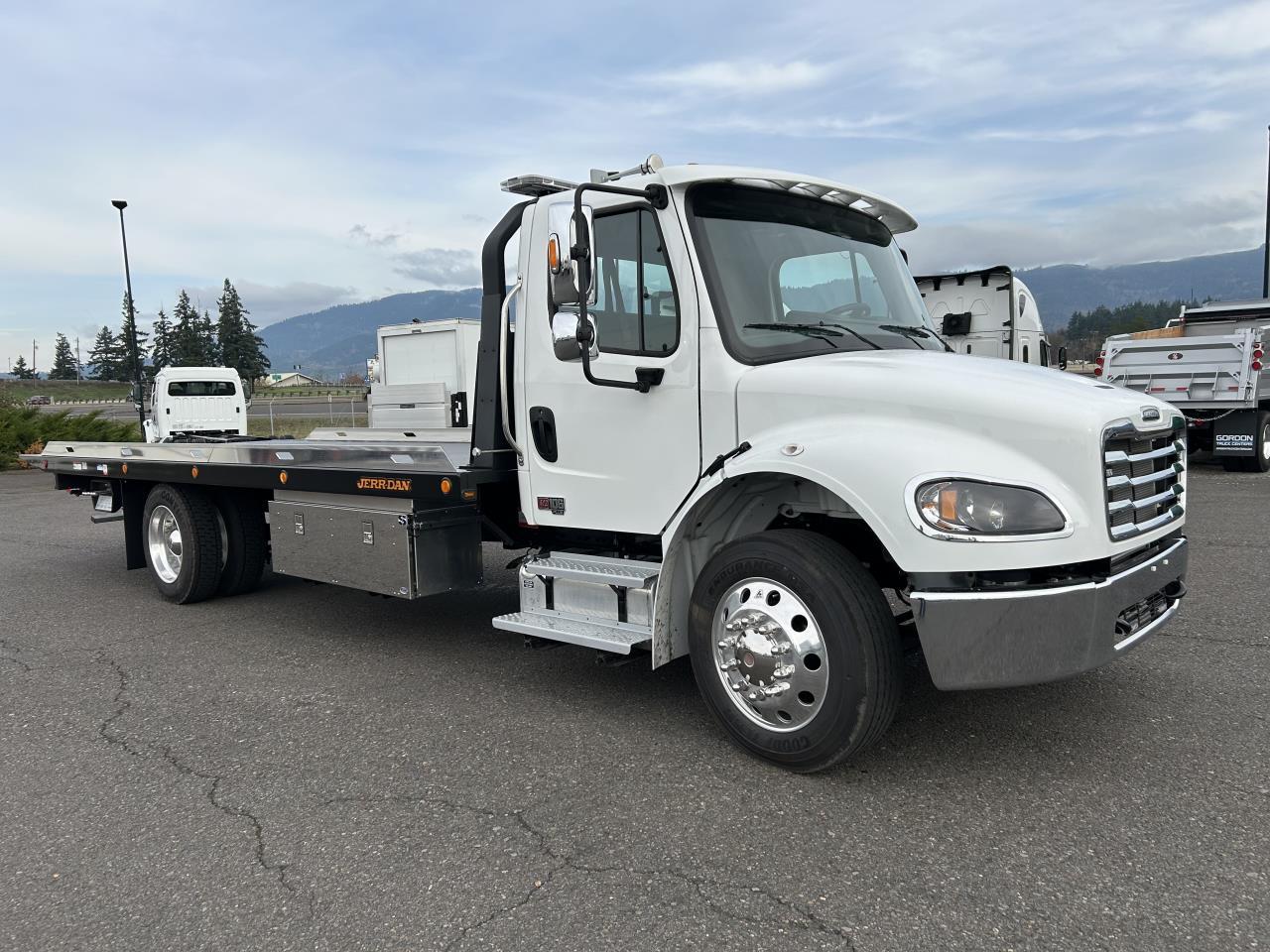 2024 Freightliner M2 106