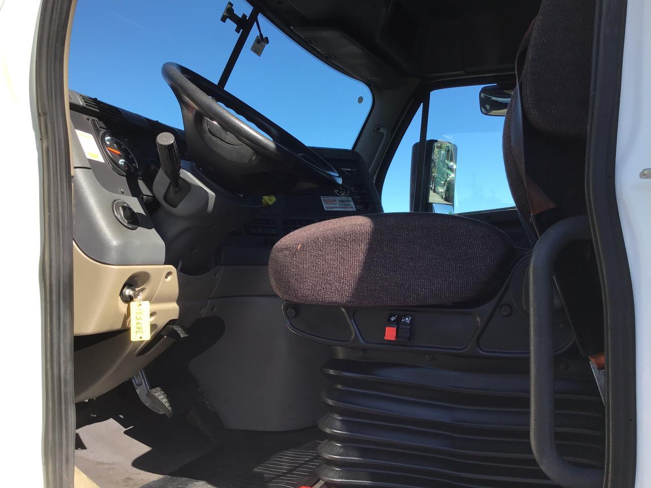2018 Freightliner Cascadia in Pacific, WA — photo 5