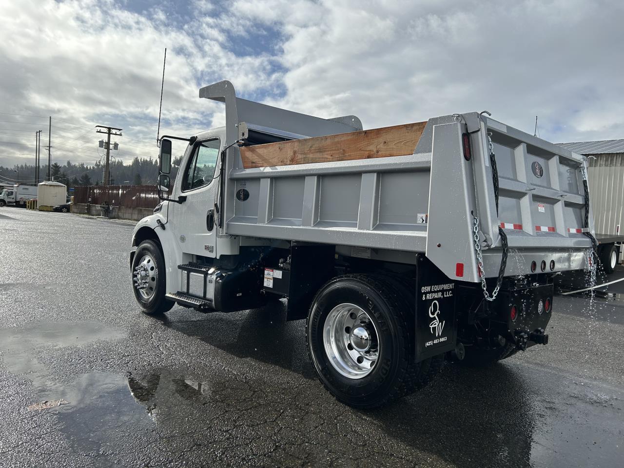 2025 Freightliner M2 106 in Pacific, WA — photo 2