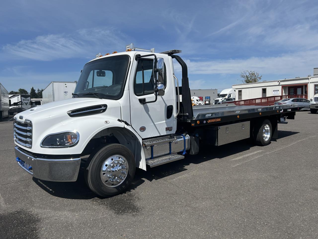 2025 Freightliner M2 106 in Pacific, WA — photo 2