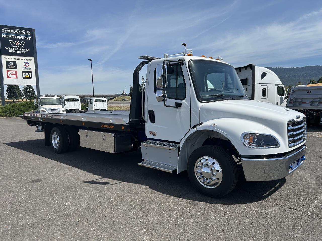 2025 Freightliner M2 106