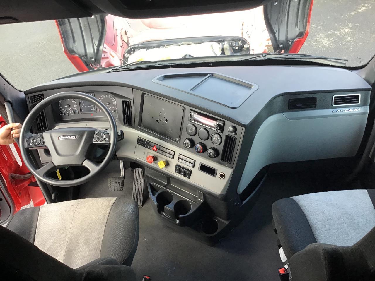 2022 Freightliner Cascadia in Nampa, ID — photo 9