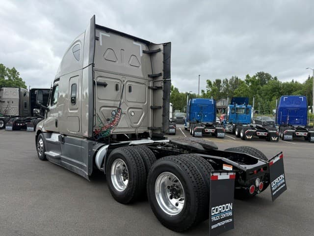 2024 Freightliner Cascadia in Ridgefield, WA — photo 4