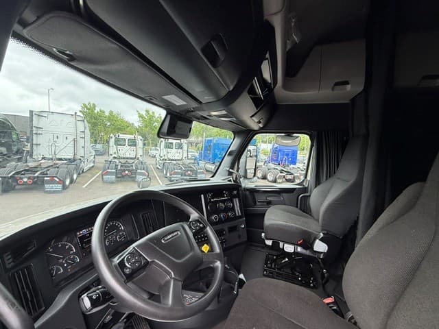 2024 Freightliner Cascadia in Ridgefield, WA — photo 8