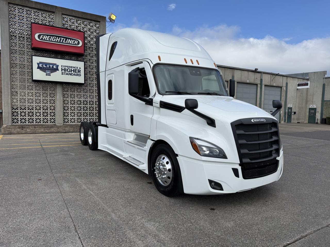 2027 Freightliner Cascadia in Medford, OR — photo 3