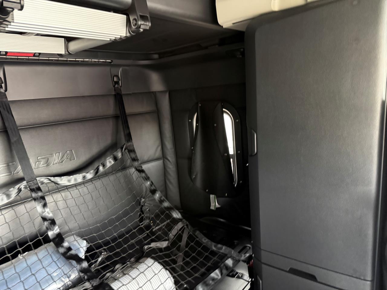 2027 Freightliner Cascadia in Nampa, ID — photo 9