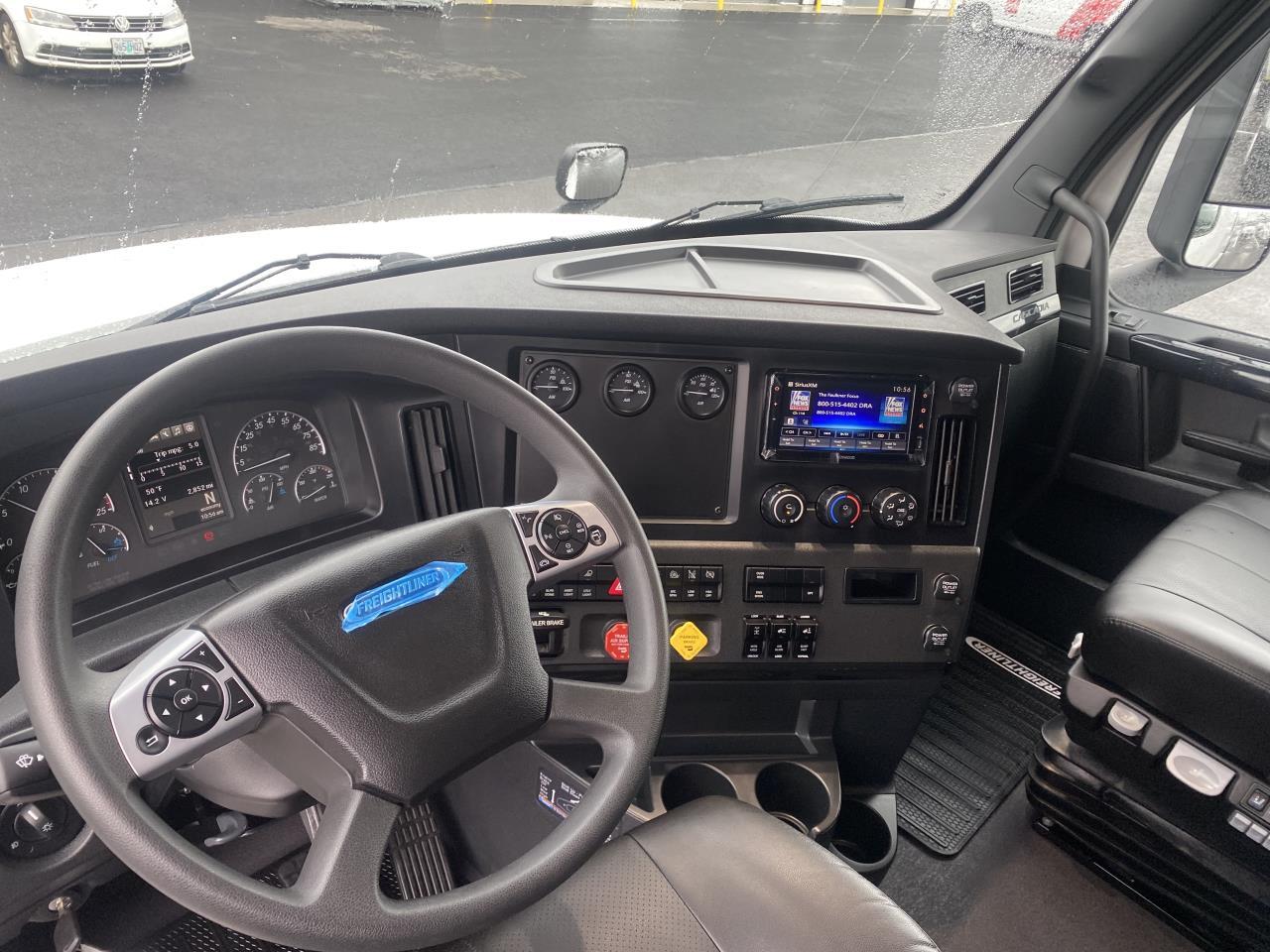2027 Freightliner Cascadia in Albany, OR — photo 9